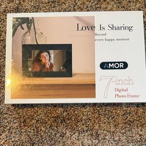 New in plastic wrap AMOR 7-Inch Digital Photo Frame